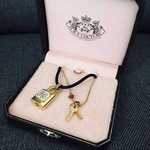 JUICY COUTURE LOVE LOCK & KEY NECKLACE, in Gold